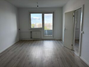 Wohnzimmer mit Balkon
